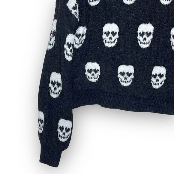 Hot Topic Black White Heart Eyes Skulls Crop Fuzzy Cardigan Sweater Women’s XL - Picture 7 of 11